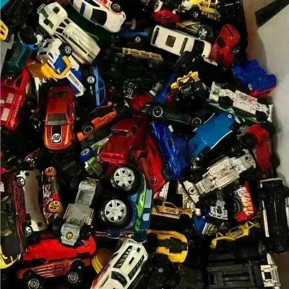 COPY - Mystery Lot of Hotwheels and Matchbox Cars - Picture 2 of 5